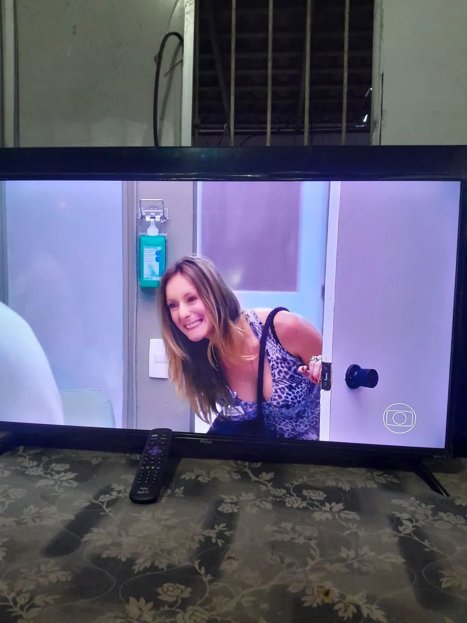 Smart tv philco funcionando perfeitamente com apenas uma linha na parte de cima  - Foto 2