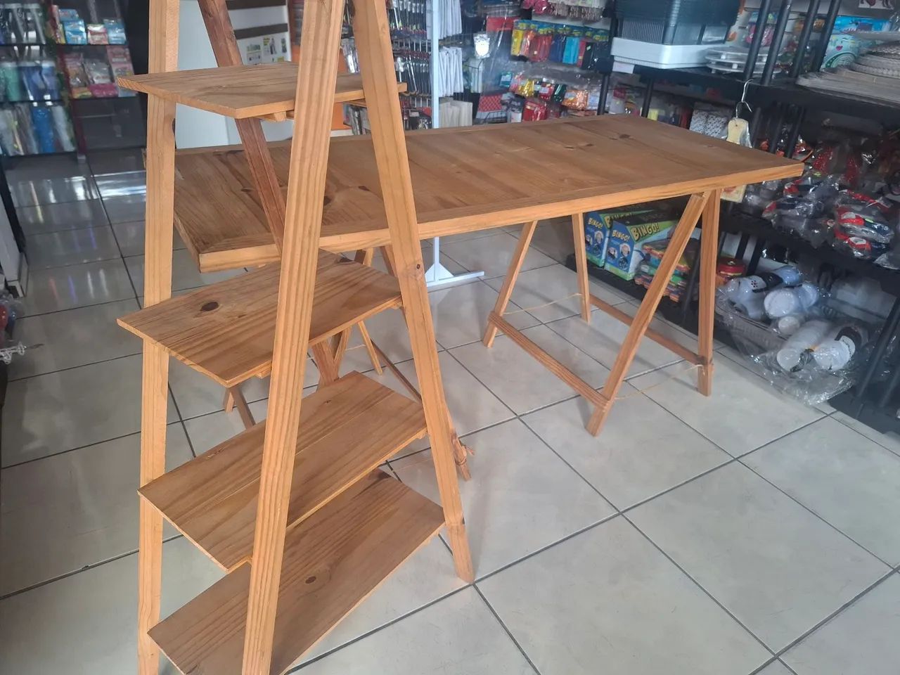 TABLE WITH EASEL AND STEP STOOL64994316021505120