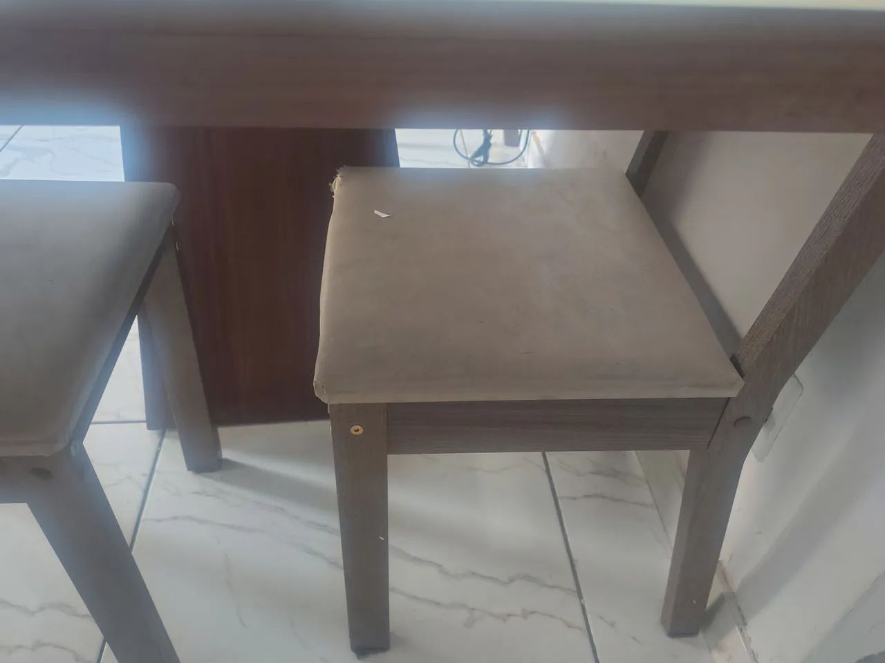 Mesa de madeira com tampo de vidro com 5 cadeiras    - Foto 5