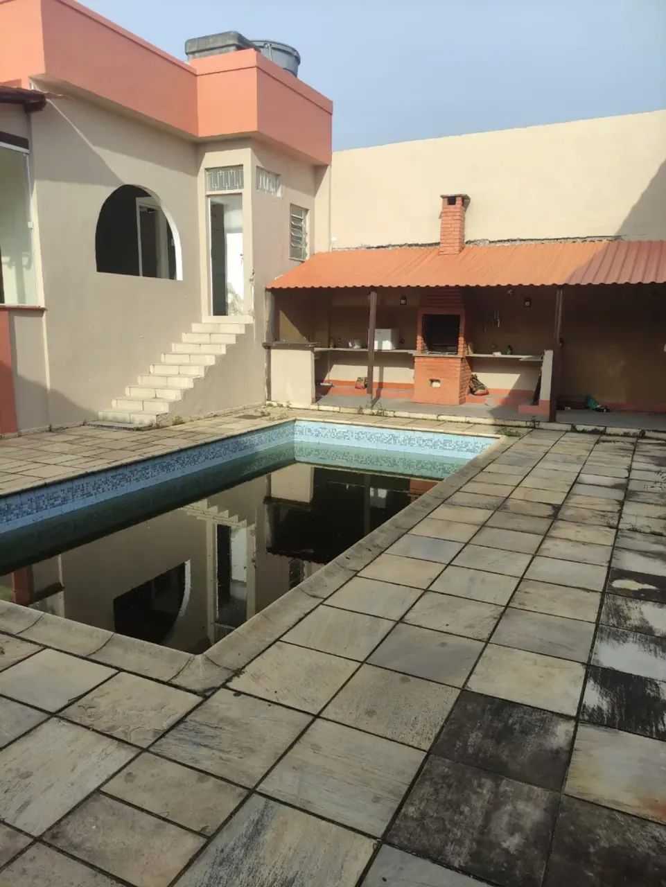 EXCELENTE CASA EM CONDOMINIO FECHADO