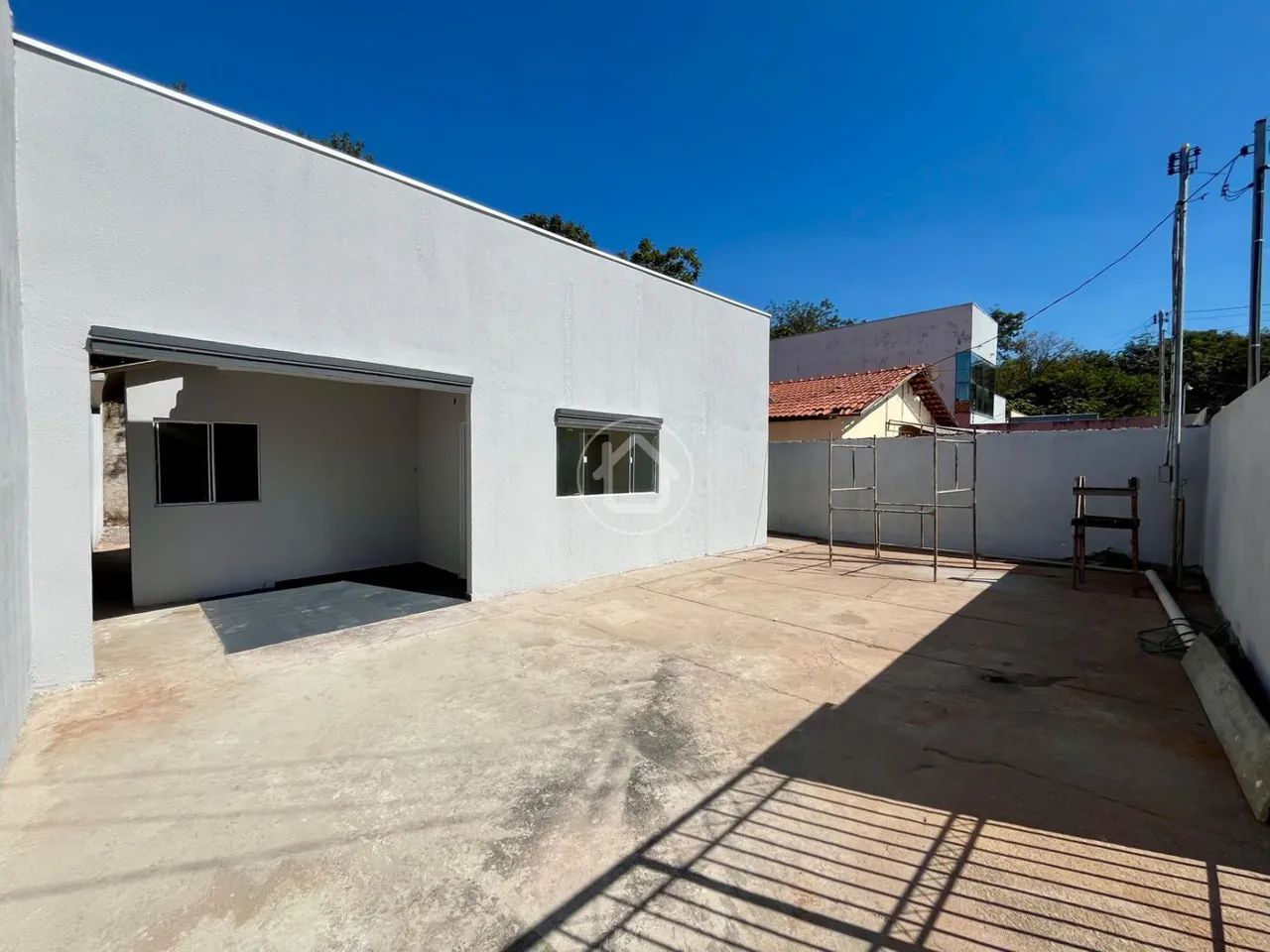 CASA EM CONDOMINIO COM SUITE
