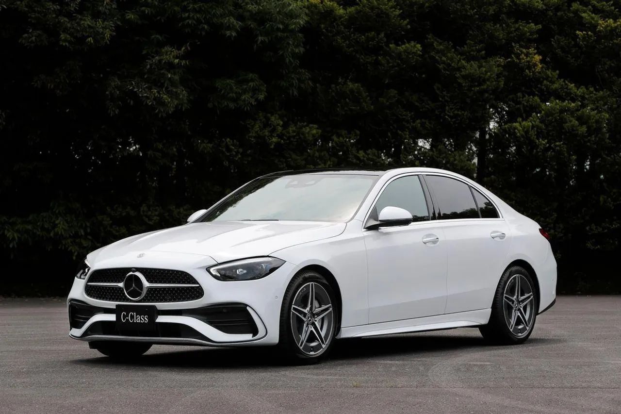Mercedes-Benz C-200 2026