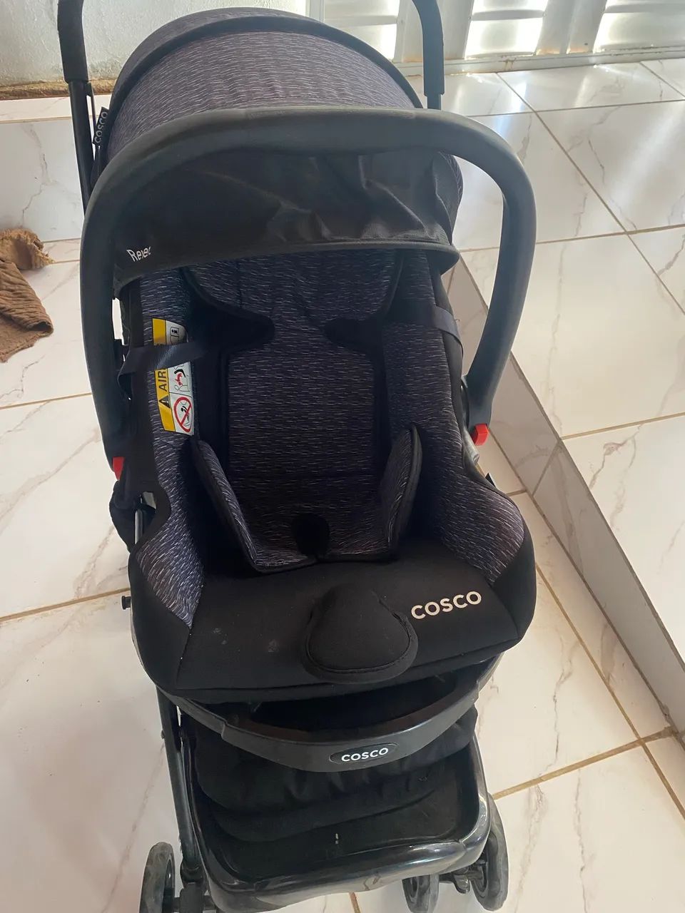 Carrinho de Bebê Cosco com Bebê Conforto - Foto 3