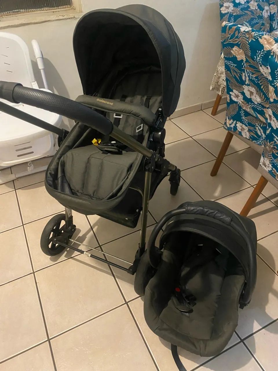 Carrinho e bebê conforto 