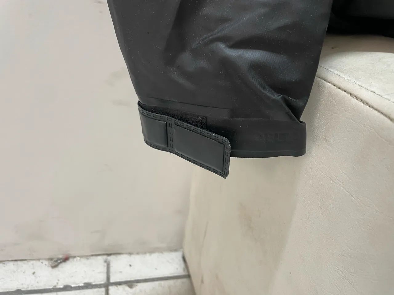 Jaqueta Preta de Capa de Chuva Delta Flex com Gola Alta - Foto 2