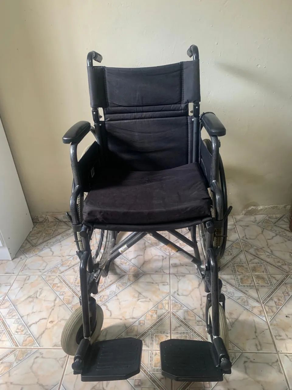 Cadeira de rodas e andador  - Foto 3