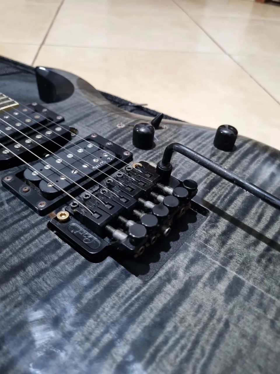Guitarra Cort X-11 Floyd Rose + Capa acolchoada - Foto 3