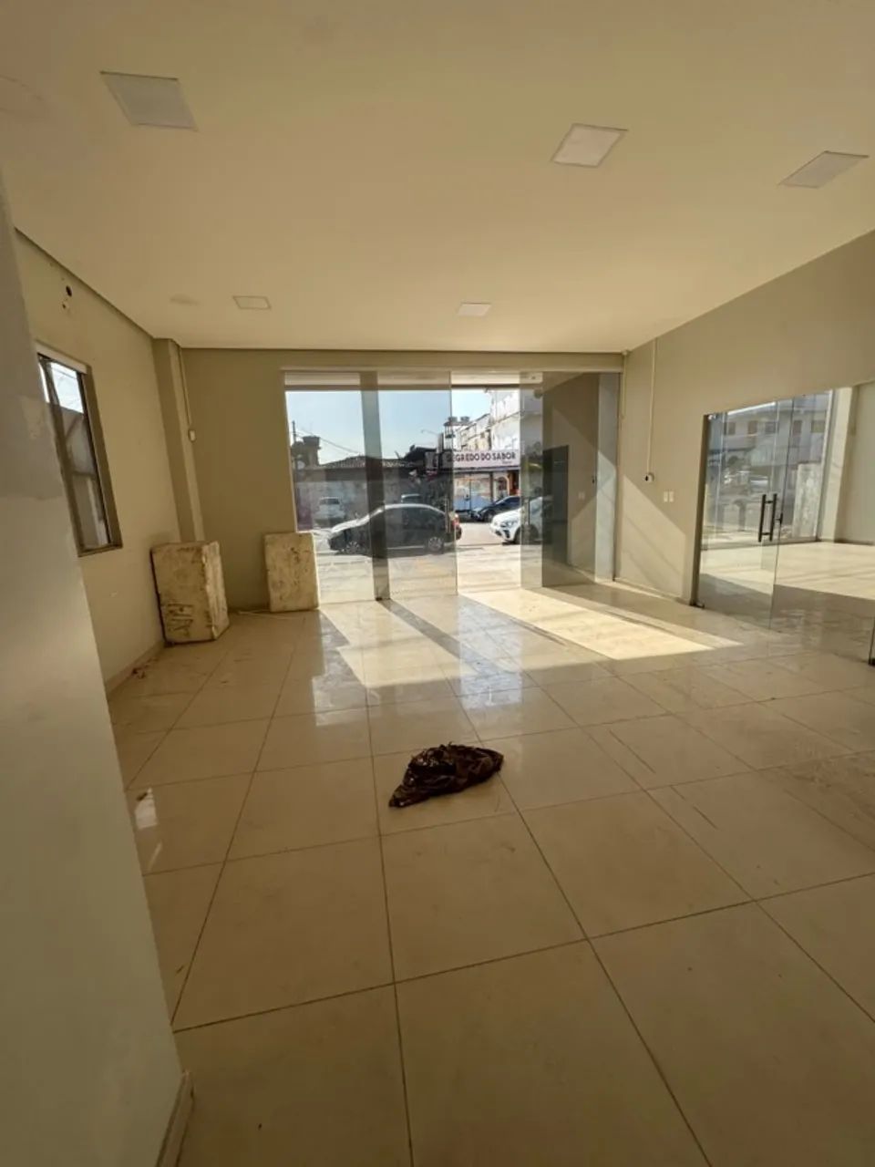 Alugo - Prédio Comercial com aproximadamente 750m² - Foto 4