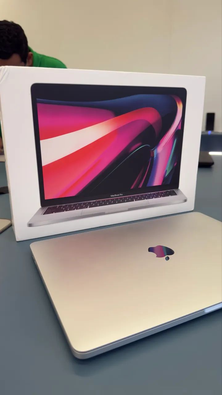 MacBook Pro M1 256gb 8gb ram com Touch Bar modelo 2020 muito novo