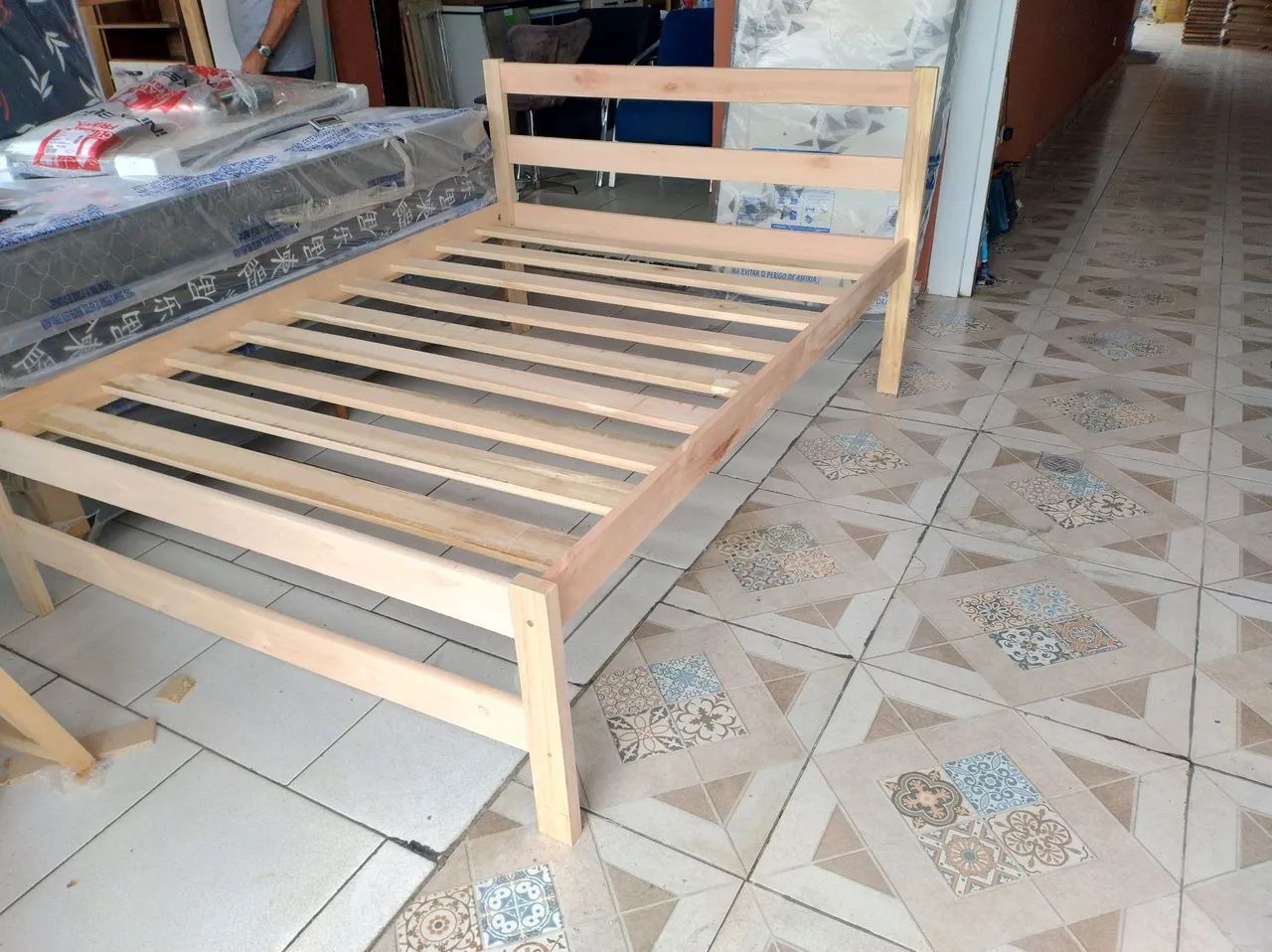 Cama de casal NOVAS madeira maciça 