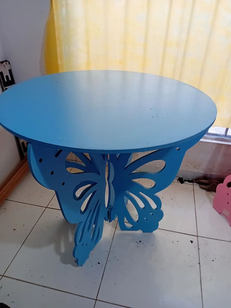 Mesa borboleta e borboleta display como também  bonecos de feltro