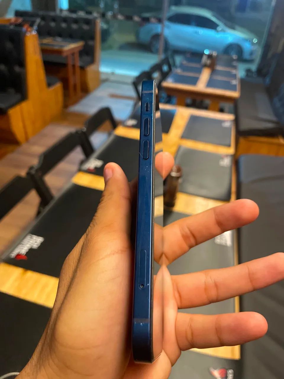 VENDE-SE IPHONE 12/ BEM CONSERVADO TUDO ORIGINAL. - Foto 4