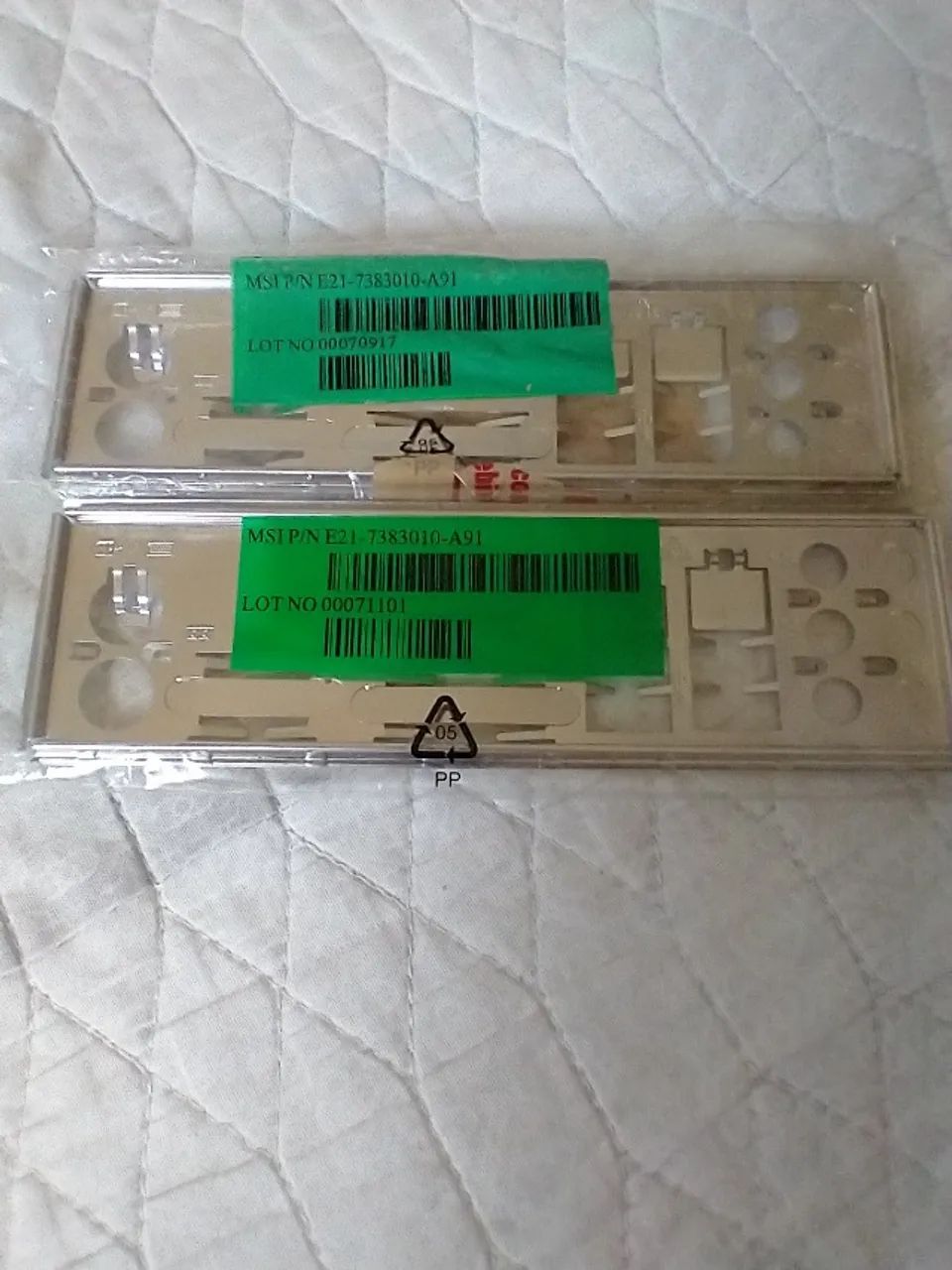 Placa traseira Backplate  MSI E21-6788011-A91 I/O Shield  (NOVOS) - Foto 2