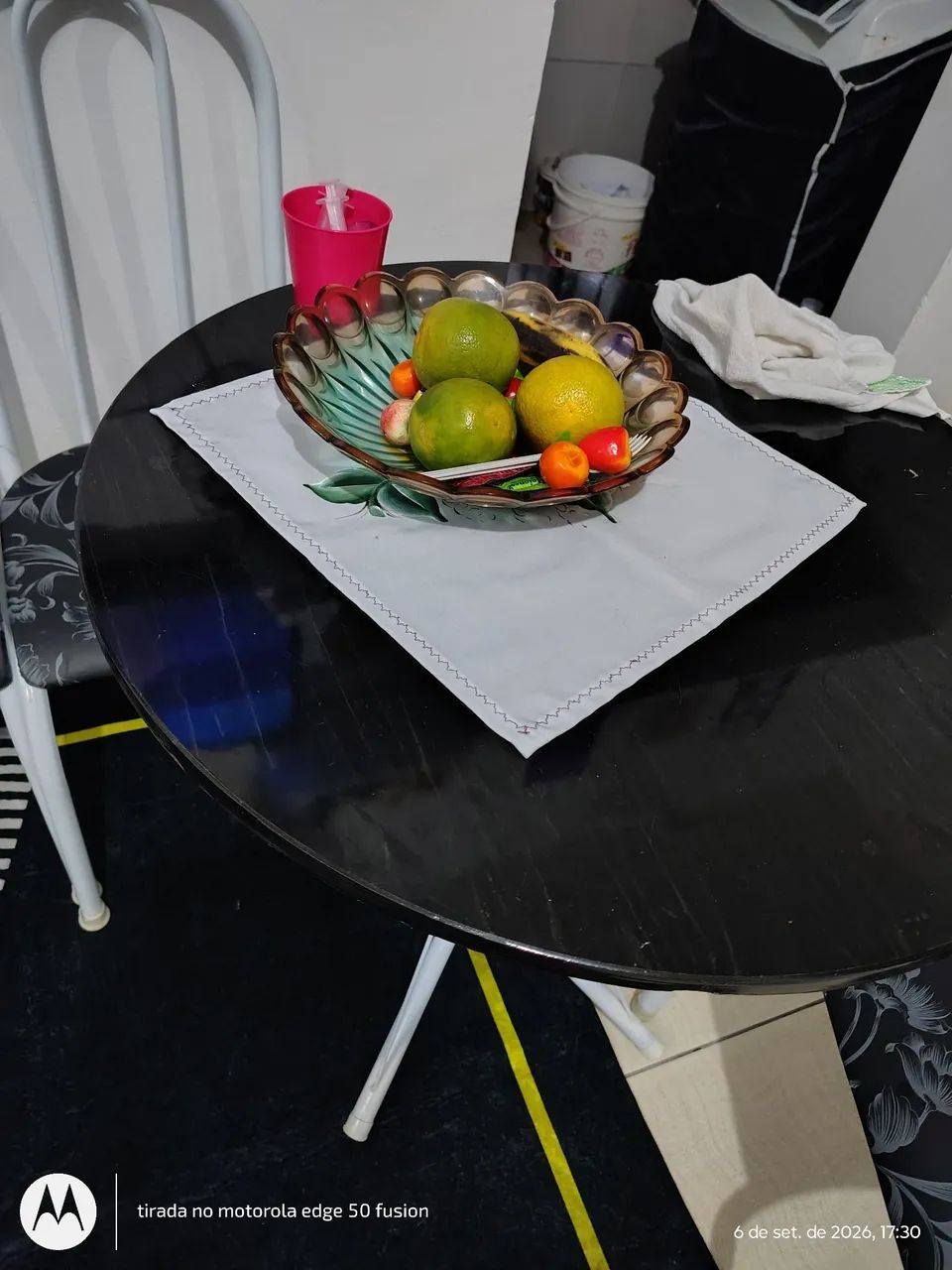 Mesa com 4 cadeira 
