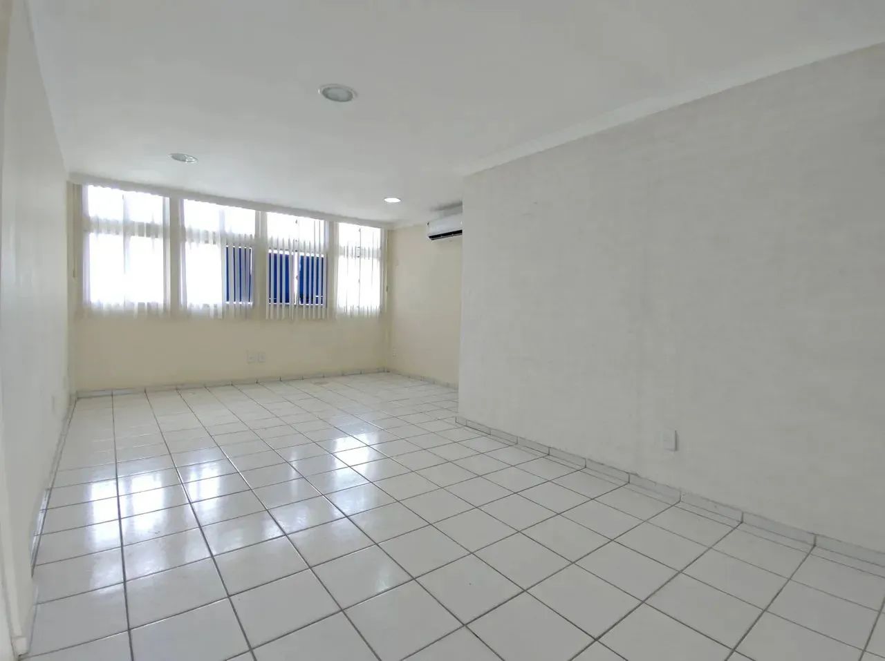 Aluguel uma ótima sala no Edifício Barão do Rio Branco