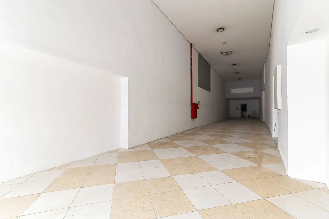 Loja na Rua Direita, 196  700 m²