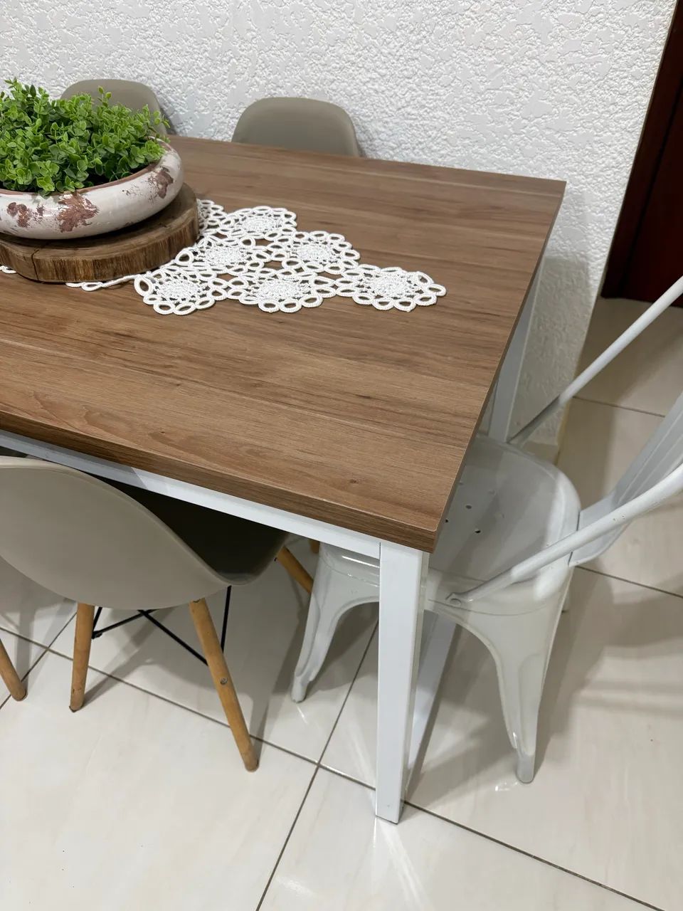 Mesa e cadeiras de jantar estilo industrial  - Foto 4