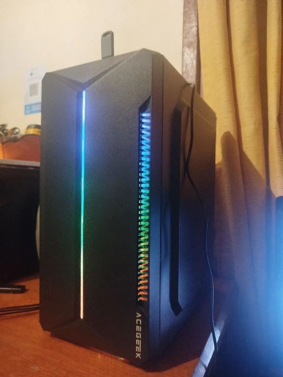 Gabinete gamer com RGB 