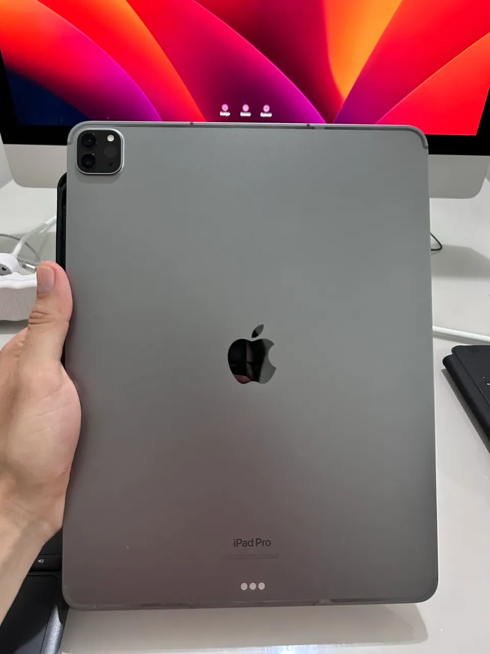 Vendo um lindo e conservado IPAD PRO (12.9) 6 geração - Tablets e