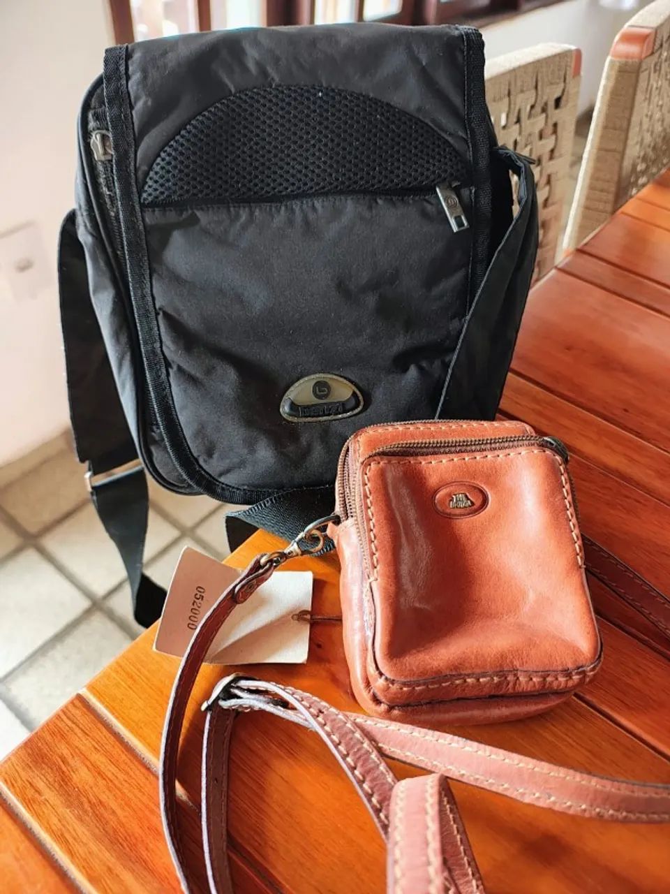 Bolsas tiracolo - Compacta com Vários bolsos - Foto 2