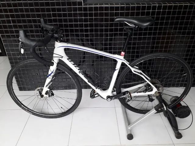 Bike Specialized em carbono