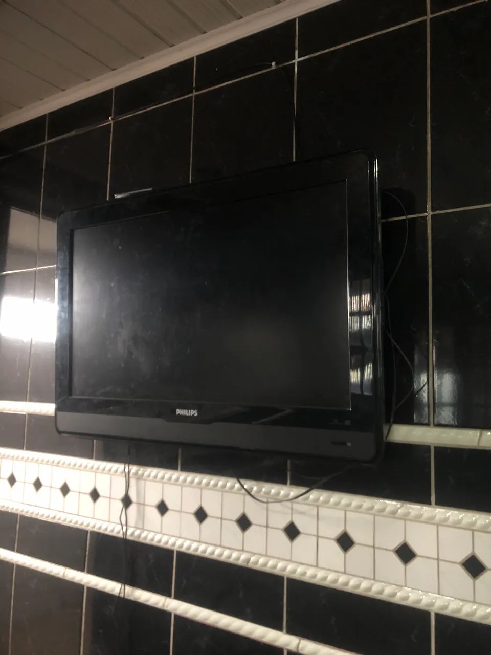 VENDO TELEVISÃO (LER DESCRIÇÃO)