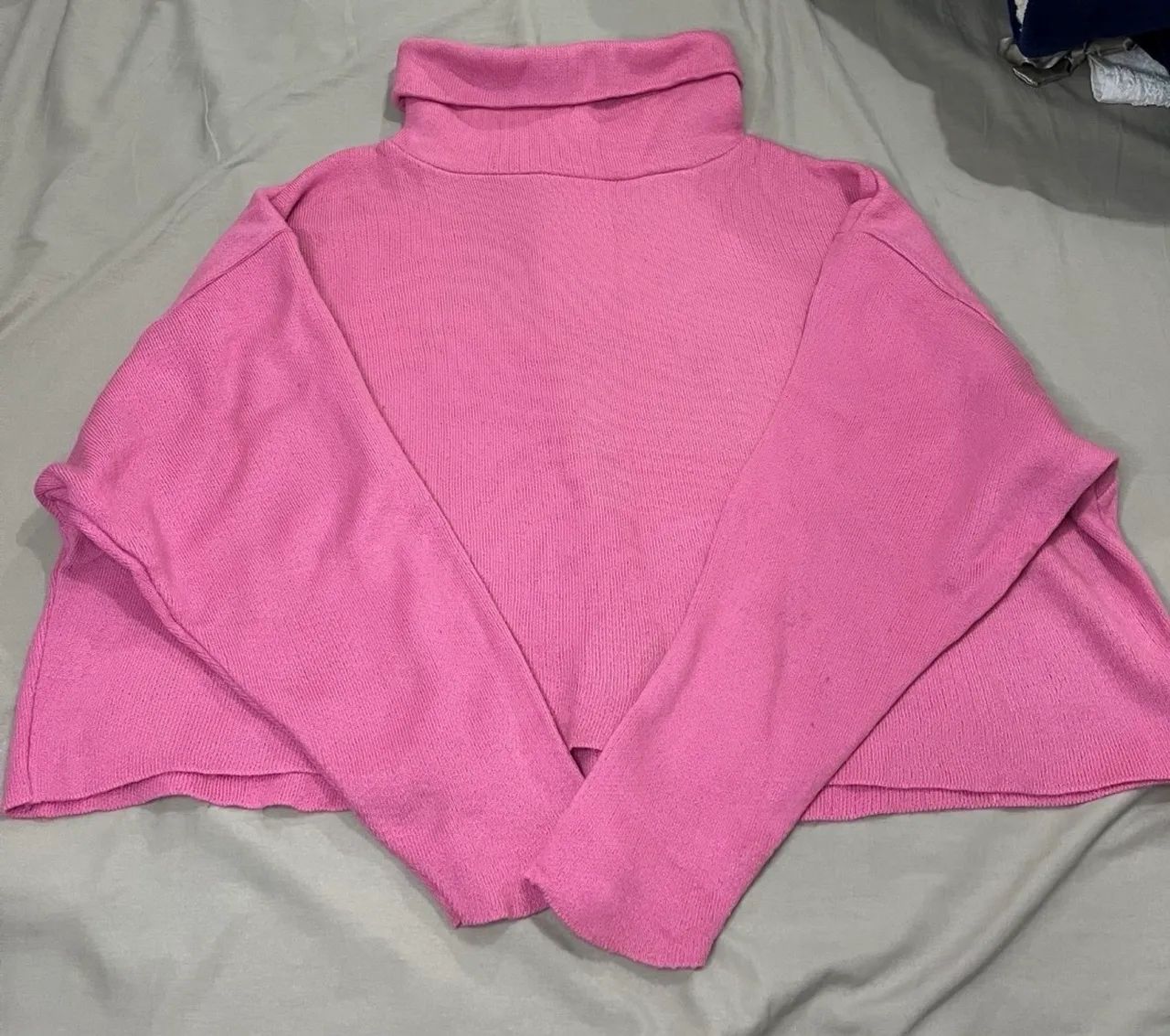 Suéter cropped oversized gola alta rosa chiclete - Foto 2