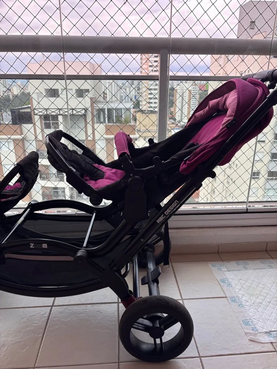 Carrinho gêmeos ABC design Zoom + bebê conforto  - Foto 2