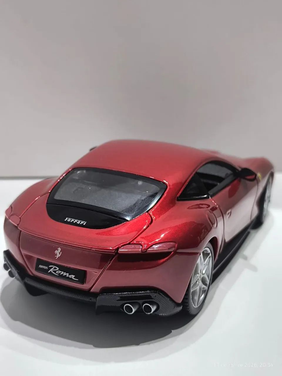 Ferrari Roma Escala 1:24 Carro de ferro  - Foto 3
