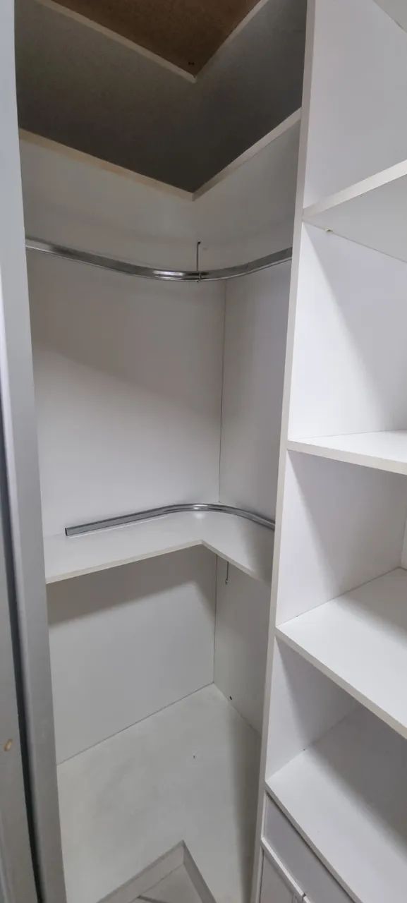 Armário tipo closet com portas de espelho - Foto 3