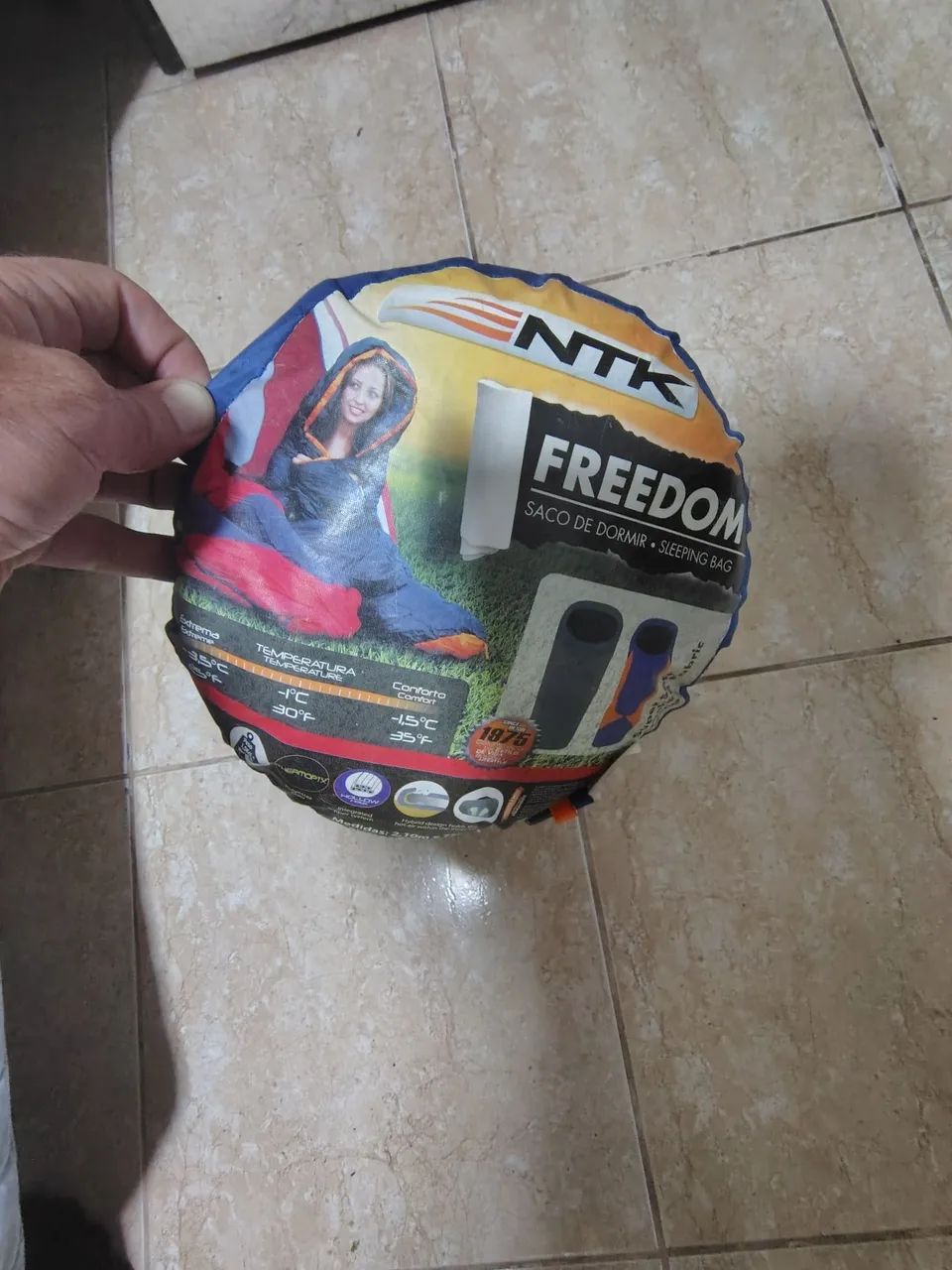 Vendo saco de dormir de acampar - Foto 2
