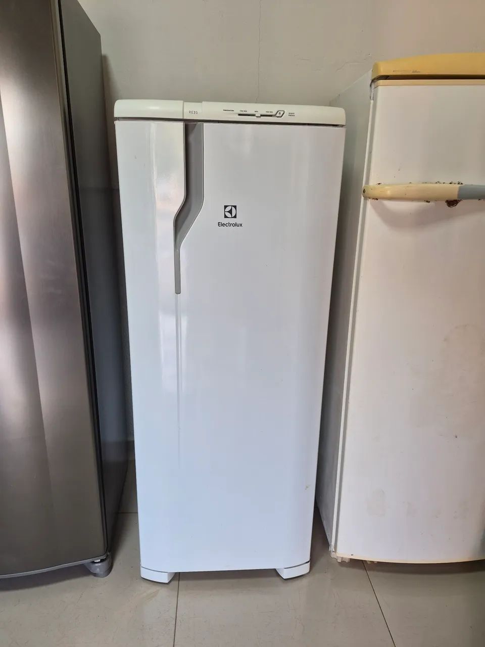 Geladeira electrolux seminova 240 litros 