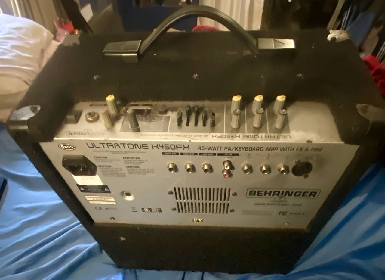 Cubo de Teclado, violão e voz - Behringer Ultratone K450FX - Foto 3