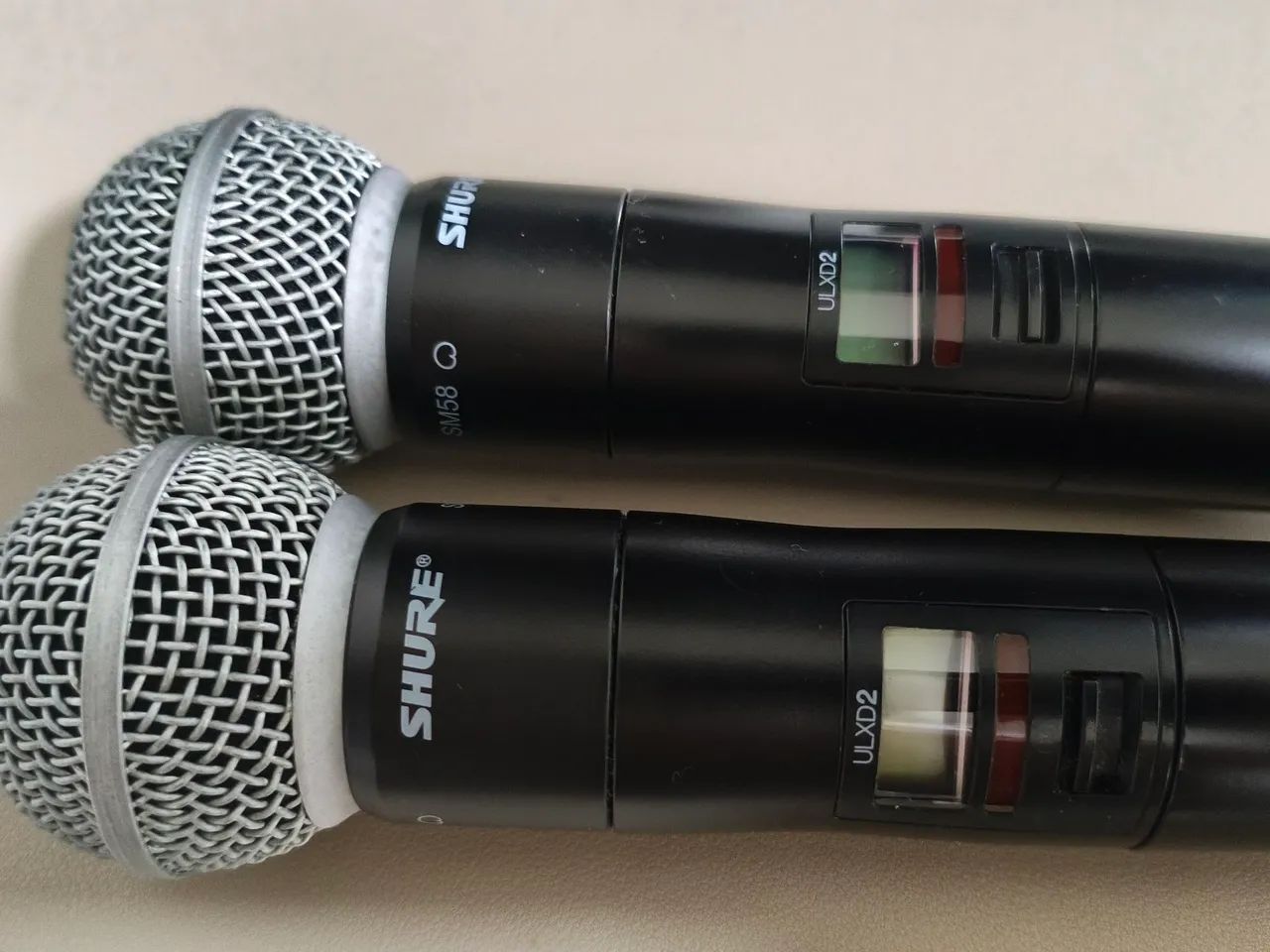 2 Microfones Sem Fio Transmissor De Mão Shure Ulxd2 Sm58 J50 - Foto 2