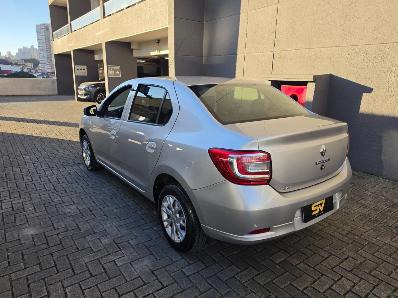 Renault Logan Zen Flex 1.0 12V 4p Mec., foto 13 de 19