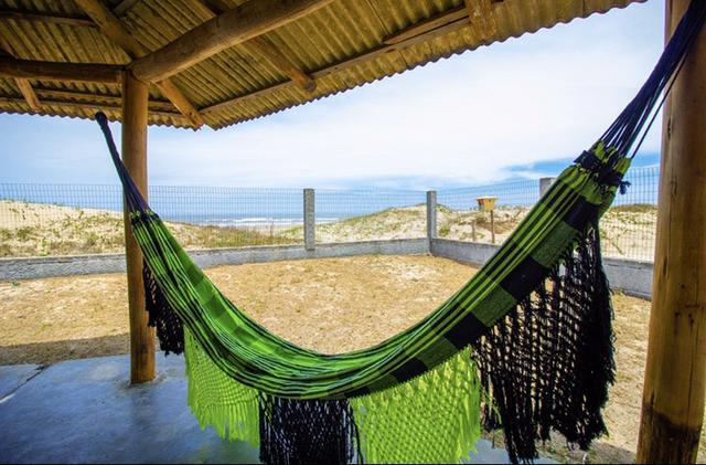 Casa pé na areia da praia