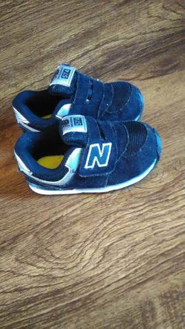 Tenis20/21$50 sandália21/22$20 chinelo23/24$25 cada calça 12_18 meses$40