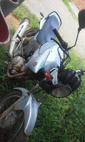 Vendo essa moto tdo em dias sem multa dut embranco
