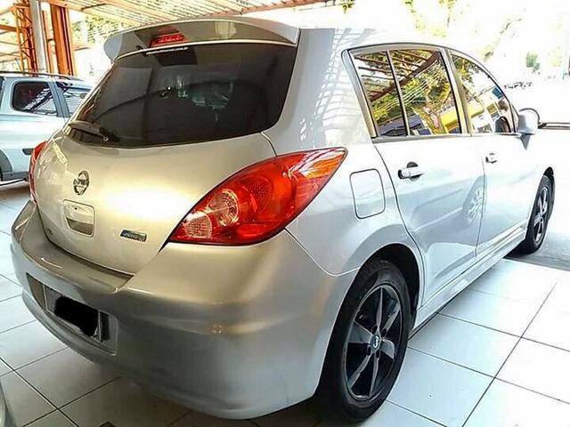 02 nissan tiida 1.8 SL flex completo com bancos em couro - Foto 2