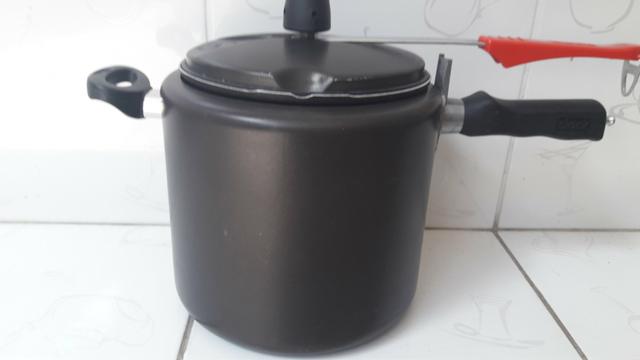 Panela de pressão de 7,0L R$120,00