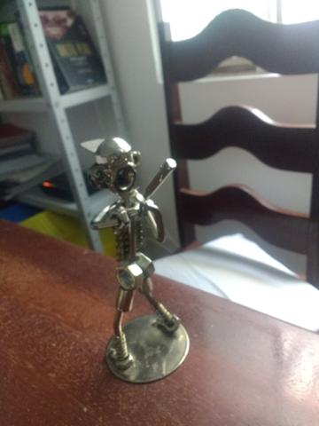 Escultura de jogador de basebol - Foto 2