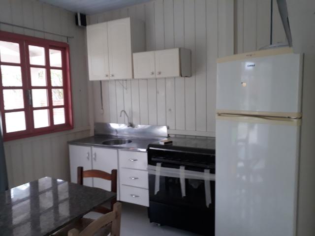 Vendo pequena casa de madeira na Pinheira - Foto 9