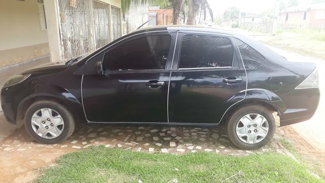 Carro Fiesta cedan 2010/2011. Fone
