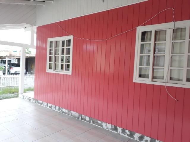 Vendo pequena casa de madeira na Pinheira - Foto 3