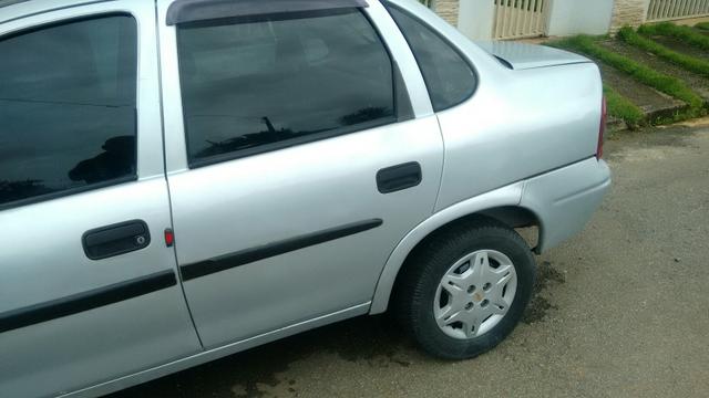 Vendo Corsa sedan ano 2000 básico 1.0 8v - Foto 9