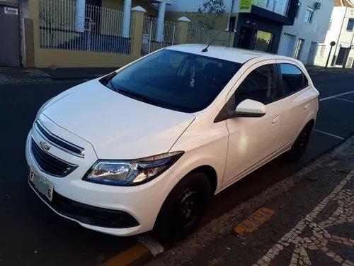 Carro Chevrolet onix