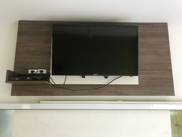 Painel para Tv ate 32" com suporte para Tv e receptor
