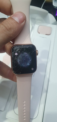 Apple Watch 4 de 40mm. Trincado - Foto 4