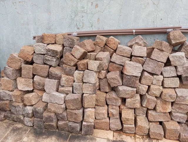 O muro de pedra, pedra em esfera pattren do rio