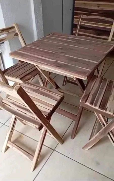 Conjunto de mesa e cadeira 